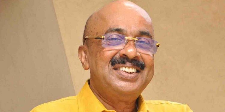 රාජපක්ෂ පාලනයේ පෙරළිකාර රාජකීය ජ්‍යොතිර්වේදියා බොහෝ කලක් නිහඬව සිට එළියට එයි! මාස 4කින් රටට වෙන දේ! රාජපක්ෂලාට වෙන්න යන දේ! රනිල් ජනාධිපති වුණු හැටි! රනිල්-මහින්ද-අනුර-සජිත් අතරින් බලවන්ත හඳහන ‌තියෙන කෙනා! ඊළඟ ජනාධිපති වෙන්න යන කෙනා! මේ සියල්ල ගැන ආන්දෝලනාත්මක හෙළිදරව්වක් කරයි! (VIDEO)