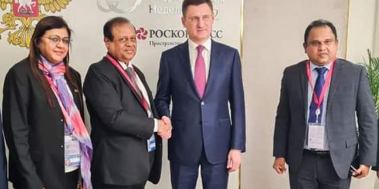 රුසියාවට ගිය සුසිල් නියෝජ්ය අගමැති නොවැක් හමුවෙයි! තෙල් ගන්න එක ගැනත් කතා කරයි!