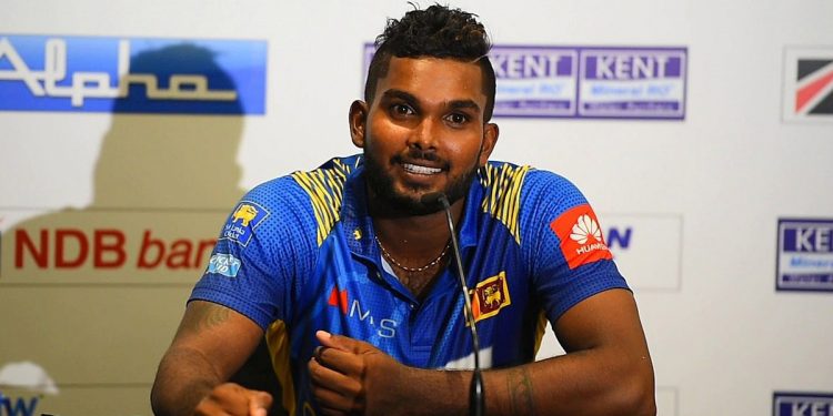 ඔස්ට්‍රේලියාව ගහපු ගැහිල්ලෙන් වනිඳු පහළට වැටෙයි!