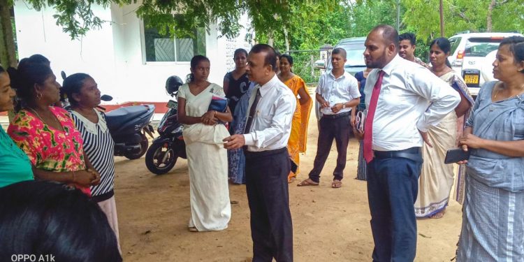 දිඹුලාගල දරුවන්ට කෑම ප්රශ්නයක් නැහැල්ලු! කන්න නැති නිසා ළමයි පාසල් යන්නෙ නෑ කියන කතාව බොරුලු! ජනාධිපති මාධ්ය ඒකකය කියයි! (PHOTOS)