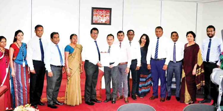 වඩාත් උත්තරීතර සේවාවක් සඳහා ලංකා බැංකුව කෝපරේටිව් ඉන්ෂුවරන්ස් පීඑල්සී සමග ගිවිසුම්ගත වෙයි…