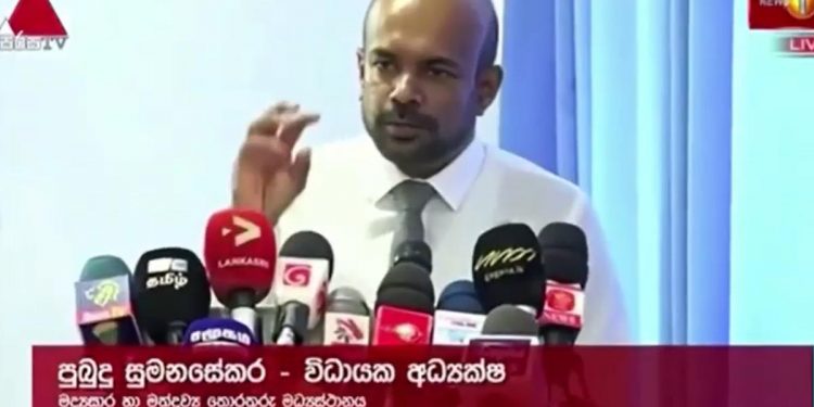 සිගරැට්වලට හරියට බදු ගැහුවානම් වසරකට බිලියන 40ක් රජයට ලැබෙනවා! අවුරුදු 5ට බිලියන 100ක් නැති කරගෙන! බදු නොගහා කොම්පැනිවලින් ඩීල් දාපු විදිහ පේනවා නේද? ආර්ථික ඔස්තාර්ලා එකෙක්වත් මේ ගැන කතා නොකරන හේතුවත් තේරෙනවා නේද? (VIDEO)