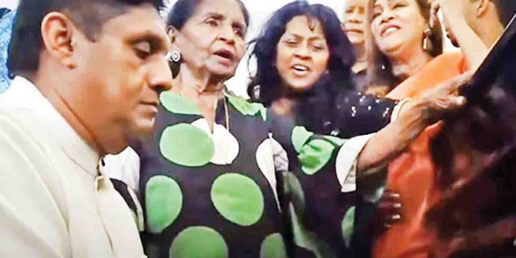 මව්රටට දෙවියන් දුන් ඉපැරණිම ගීත ලතාවට අප සැලකූ තරම ඇතිද?