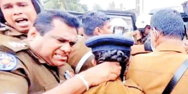 මහ දවල් පෙන්නපු පොලිස් කෝලමේ අලුත් පිටපත…