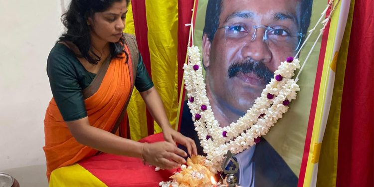 කොටි මාධ්‍ය ප්‍රකාශක තමිල්සෙල්වම් මතකද? මැරිලා අවුරුදු 15ක්! උතුරේ පුංචි සැමරුමක්! (PHOTOS)