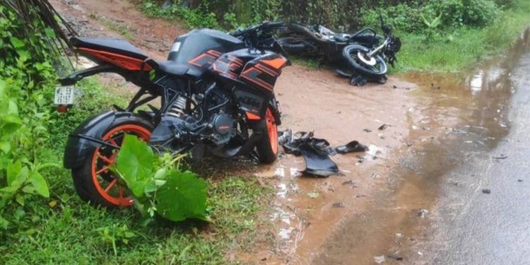 ආතල් එකට රේස් ගිය අවුරුදු 18ක කොල්ලො දෙන්නෙක් මුහුණට මුහුණ හැප්පී එතනමයි!
