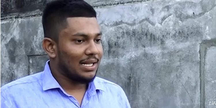 සැඟවුණු ස්ථානයක සිට හිරකරලා ඉන්න මුදලිගේගේ මල්ලි සමග කරපු සාකච්ජාවක්! (VIDEO)