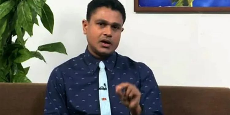 සූරියවැව මන්දපෝෂණය ගැන රටටම කියපු දොස්තර චමල් සංජීවගේ වැඩ තහනම් කරයි!
