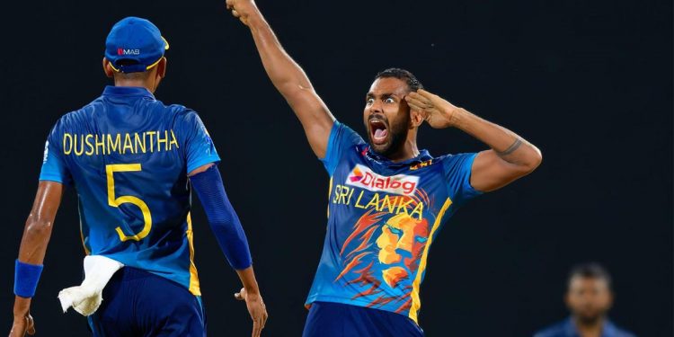 ධනුෂ්ක විතරක් නෙමෙයි අනෙක් අයත් ඔස්ට්රේලියාවෙදි පිස්සු නටලා! චාමික සිඩ්නි කැසිනෝ ශාලාවකදී ගුටි ගහගෙන! බේරගෙන තියෙන්නේ දසුනුයි-භානුකයි! සමහරු කාමරවලට ඇවිත් තියෙන්නෙත් රෑ දෙගොඩ හරියේ!