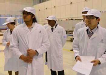 මහින්දගේ බාල පුතා රෝහිත ලංකාවට ආඩම්බරයක් ‌ගෙන එමින් පළමු චන්ද්‍රිකාව අභ්‍යවකාශයට යවා අදට අවුරුදු 10යි! ඩොලර් මිලියන් 20ක ව්‍යාපෘතියකට මහනුවර මුල්ගලත් තිබ්බා මතකද? (PHOTO)