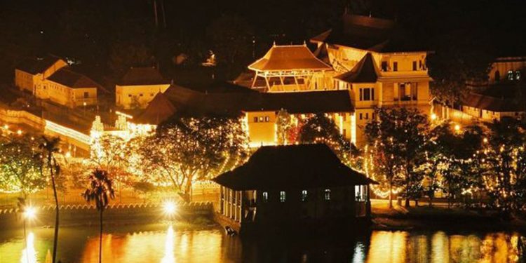 දළදා මාළිගාවේ ලයිට් බිල ලක්ෂ 28 පනී! අනේ අපිට නම් ගෙවන්න බෑ! දියවඩන නිලමේ දැනුම් දෙයි!