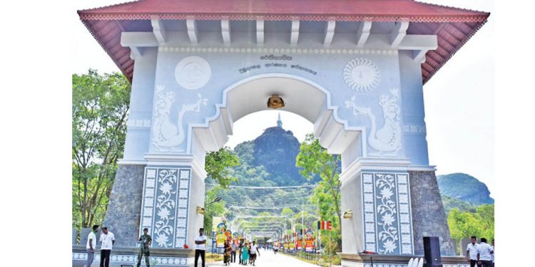 මෙන්න ප්රවෘත්තියක්! බිල ගෙවපු නැති නිසා ඉතිහාසයේ පළමු වතාවට දිඹුලාගල ආරණ්ය සේනාසනයේ ලයිට් කපලා දායි!