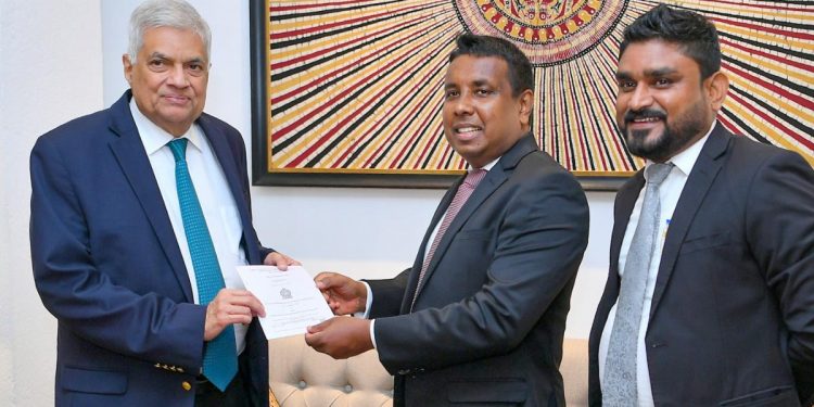 පොහොට්ටුවේ දොලවත්තත් රනිල්ගේ දෑත් ශක්තිමත් කරන්න යයි!