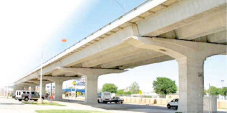 කැලණියේ ඉඳන් අතුරුගිරියට හදන්න යන අධිවේගී මාර්ගයේ ගණන් මිනුම් වෙනස් කරලා! ලොක්කො දෙන්නෙක්ට අල්ලස් එකෙන් එන්න කියයි!