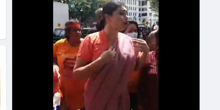 කාන්තා අයිතිවාසිකම් වෙනුවෙන් පාරට බැස්ස හිරුණිකා අත්අඩංගුවට! (VIDEO)