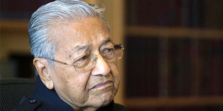 මලයාසියාවෙන් ලංකාවට හොඳ පාඩමක්! රට හදපු වීරයා වෙලාවට විශ්රාම නොගිහින් වයස 97දිත් තරග කරන්න ගිහින් ආසනෙත් පැරදිලා කුජීත වෙලා දේශපාලනයට සමුදෙයි! වෙලාවට ගියානම් අදටත් වීරයා!