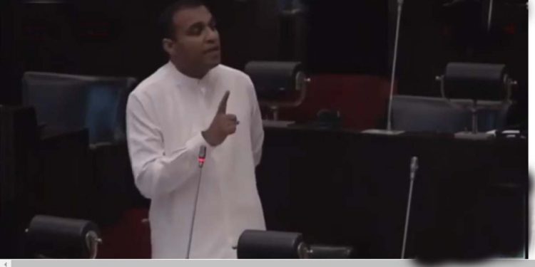 දේශපාලකයො! දේශපාලන පක්ෂ! රාජ්ය සේවය! වෘත්තීය සමිති! සීමාව ඉක්මවූ ආගමික නායකයන්! මාධ්ය! රටේ විනාශයට වගකිවයුතු විත්තිකරුවෝ රාජ්ය ආරක්ෂක ඇමැති ප්රමිත එකින් එක පෙළගස්වයි! විනාශය සිද්ධ වූ ආකාරයත් හරියටම පැහැදිලි කරයි! (VIDEO)