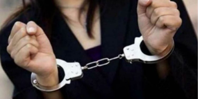 අපේ අම්මලා අක්කලා නංගිලා පිටරටට ගෙනිහින් විකුණනවා කිව්වාම ආණ්ඩුවේ ඇමැති විදේශ නියුක්ති කාර්යාංශය සුද්ද කරන්න ගිහින් පාර්ලිමේන්තුවේදී හොඳටම අහගනී! (VIDEO)