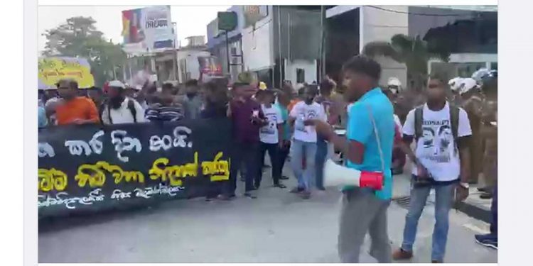 අද 18යි! වසන්ත-සිරිධම්ම හිමි හිරකර දින 90යි! අන්තරේ අද කොළඹ වටලන්න පාරට බැහැලා! (VIDEO)
