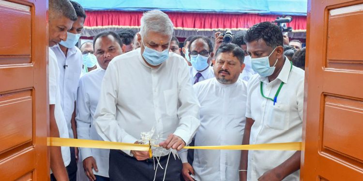 රනිල් වව්නියාවට යයි! උතුරට විසඳුම් ලබා දෙන බවත් කියයි! (PHOTOS)