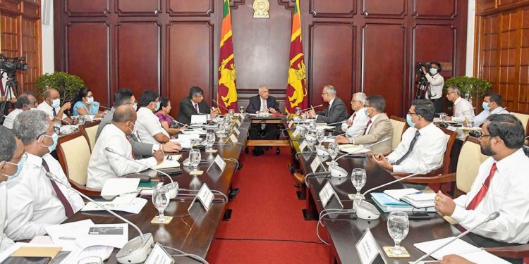 මඩකලපුව සංචාරක කර්මාන්තය නංවන්න ඉඩම් සොයන්න සාකච්ජාවක්! (PHOTOS)