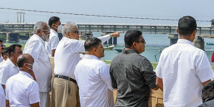 රනිල් මන්නාරමේ නිරීක්ෂණ චාරිකාවක! (PHOTOS)