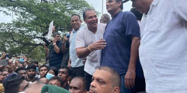 දයාසිරිලා සජිත්ලා ආයෙත් එකතු වෙයි!