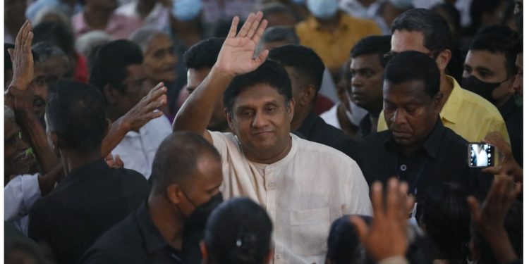 රනිල්ගෙ තර්ජනයට මුහුණ දෙන්න සජිත් සූදානම්! අභියෝග කරන්න ආවොත් ප්රජාතන්ත්රවාදය බේරගන්න මම ලක්ෂ ගාණක් ජනතාව සමග පාරට බැහැලා පෙන්වන්නම්! පුළුවන්නම් නවත්තගන්න! මේ ප්රේමදාසව ඕවයෙන් බය කරන්න බෑ! (VIDEO & PHOTOS)