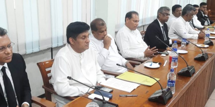 විපක්ෂයේ දේශපාලන පක්ෂ-කණ්ඩායම් 16ක් මැතිවරණ කොමිසමටම ගිහින් පළාත් පාලන ජන්දය ඉල්ලයි! (PHOTOS)
