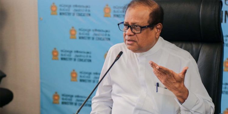 ඉස්කෝලවල සුසිල් අලුත් පංතියක් පටන් ගන්න යයි! (PHOTOS)