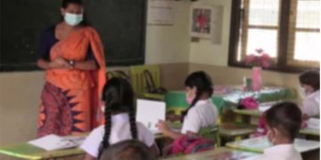 එපා එපා වෙනස් කරන්නට ගුරුවරියන්ගේ සාරිය!