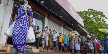 මිනිස්සු රැකගෙන ආර්ථික අර්බුදයෙන් ගොඩ එන හැටි මෙන්න…