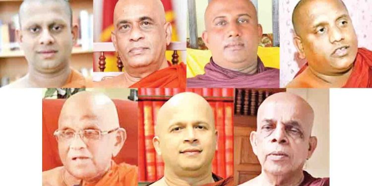 අහසෙ ගොසින් තරු යට සැඟවුණත් වරෝ මහ සඟරුවන සිරිලක රැකගන්ට වරෝ…