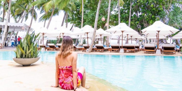උද්ඝෝෂණ නිසා සුද්දො එන්නෙ නෑ කියලා කියපු එවුන්ට මේක බලන්න පුළුවන්! මෙන්න ලංකාවට ආපු සුද්දන්ට වෙලා තියෙන වැඩේ! (VIDEO)