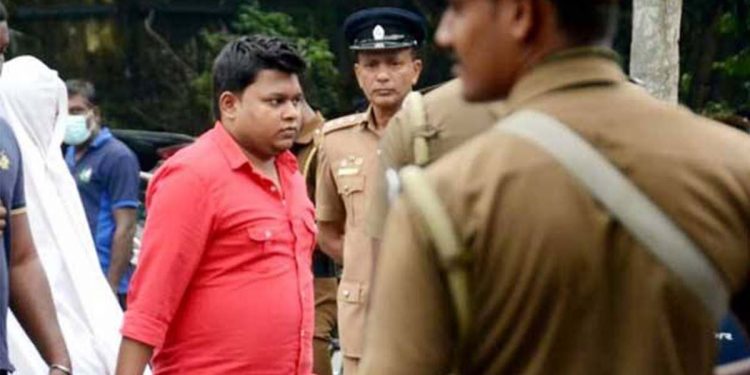 මෙච්චර කල් මුහුණ වහගෙන අරන් ආ වසන්ත මුදලිගේව අද පළමුවරට මුහුණ ඇරගෙන උසාවි අරන් ආ ඡායාරූප එළියට එයි! (PHOTOS VIDEO)