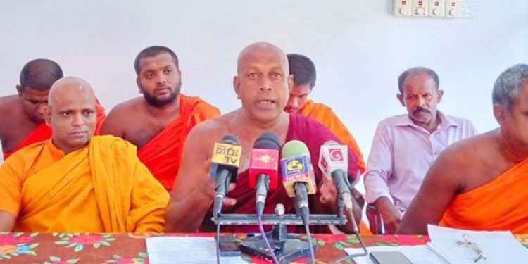 පොලොන්නරුවෙන් ආණ්ඩුවෙයි විපක්ෂයෙයි මන්ත්රීවරුන්ට බරපතළ අනතුරු ඇඟවීමක්!