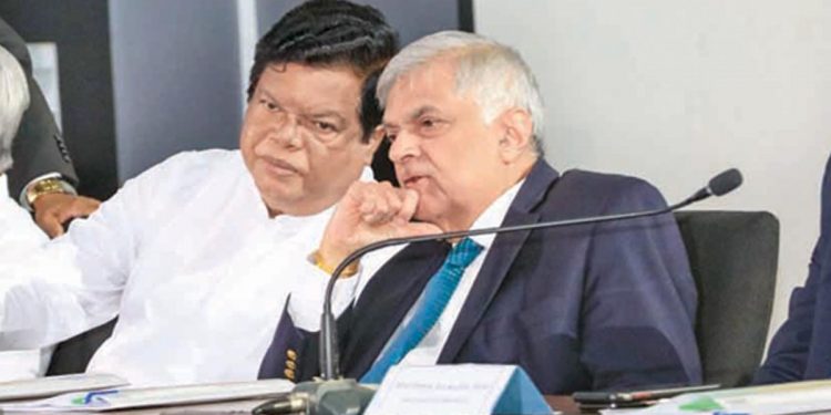 මේ කරන වැඩේ වහාම නවත්වන්න! වරායෙන් රනිල්ට ලියුමක්! දුම්රියෙන් බන්දුලට ලියුමක්! ඔන්න කලින් කිව්වෙ නෑ කියලා කියන්න එපා! (VIDEO)
