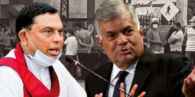 පොහොට්ටුව නාය යන එක නවත්වගන්න ඕන! රාජපක්ෂවරු ගණන් ගන්නෙ නැති එක නවත්වගන්න ඕන! ඡන්දයක් තියෙන එක නවත්වගන්න ඕන! අලුත් මන්ත්රීවරු රනිල් ගාවට යන එක නවත්වගන්න ඕන! බැසිල් පොහොට්ටුව අලියගෙ පස්ස පැත්තෙ ගහන්නෙ ඇයි? අරගලයේ නීතීඥයෝ හේතු කියති! (VIDEO)