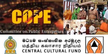 දේශපාලනඥයොත් එකතුවෙලා කඩේ යන මාධ්‍යත් එකතුවෙලා මුළු රටම අන්දවලා ගහපු සුපිරි අතේ රෝල… ඔන්න පත්තු වුණා… අතේම පිපිරුණා…
