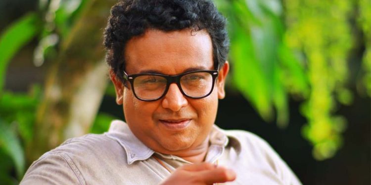 අරගල භූමියේ සෙල්ෆි ගහපු කලාකාරයෝ! ‌පිටරටින් ඩොලර් ගෙන්නගත්ත කලාකාරයෝ! හැම ආණ්ඩුවකම ඉන්න කලාකාරයෝ! රාජපක්ෂලාගෙන් ඔක්කොම වැඩ ටික කරගෙන අරගලයේ හිටපු කලාකාරයෝ! ඒකත් මාකට් කරලා ‌පිටරට එවුන්ගෙන් ඩොලර් ‌ගෙන්වගත්ත තක්කඩි කලාකාරයෝ! මෙකී නොකී සියලු කලාකාරයන් ගැන ගිහාන් ප්‍රනාන්දු ‌තොරතුරු හෙළිකරයි! (VIDEO)