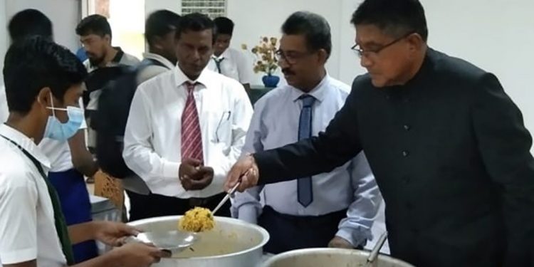දෙමළ ඩයස්පෝරාව උතුරේ කන්න නැති පාසල් ළමයින්ට කන්න දෙයි!