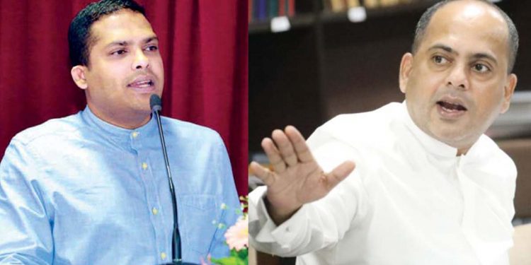 තුක් නොදකින් හරීන්! ඊයෙ ආණ්ඩුව පැත්තේ ඉදලා විපක්ෂෙට ගහපු හරීන්ට මුල මැද අග ඔක්කොම මතක් කරලා තුක් නොදකින්ම කියලා මරික්කාර් පහර දෙයි! (VIDEO)