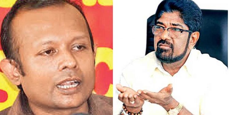 කෙහෙළිය හදිසියේ ඉන්දියාවට ගියේ ඇයි? පෙරටුගාමී පුබුදු ඇඟ හිරිවැටෙන හෙළිදරව්වක් කරයි! ටෙන්ඩර් නෑ! හදිසියේම සමාගම මාරු කරලා! ලංකාවේ අනුමත නැති බාල බෙහෙත් ගේන්නයි යන්නේ! කැබිනට් එකත් පාර්ලිමේන්තුවත් ‌නොමග යවලා! චෙන්නායිවල ඉන්න තරු පහේ කාමරේට විතරක් ලක්ෂ හතරහමාරක් ගෙවලා! සල්ලි ගෙවලා තියෙන්නේ කෙහෙළිය බෙහෙත් ගන්න යන සමාගමෙන්! (VIDEO)