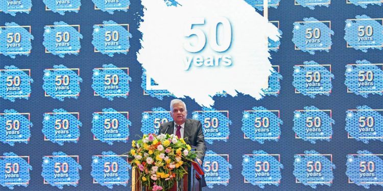ජනාධිපතිගෙ නීතීඥ දිවියට අවුරුදු 50ක්! ෂැංග්‍රිලා හෝටලයේ ලොකු උත්සවයක්! මහින්දලා සම්බන්දන්ලා හකීම්ලා මහින්ද යාපාලා වජිරලා නිමල් සිරිපාලලත් ඇවිල්ලා! ජනාධිපති මාධ්‍ය අංශය කියන විදිහට අගවිනිසුරු ජයන්ත ජයසූරිය මහතාත් ඇවිල්ලා! (PHOTOS)