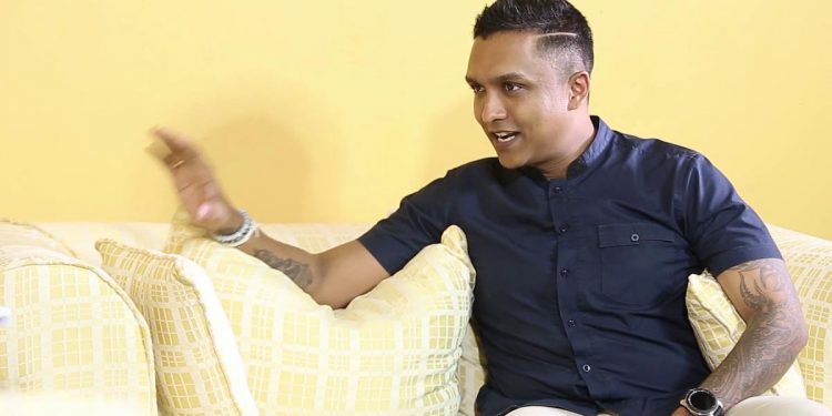 රනිල්ට එරෙහිව UNP එක ඇතුළෙ පළමු වෙඩිමුරය පත්තු කරපු රෙහාන්‌ට CID එකෙන් කෝල් එකක් එයි! ඔන්න හෙට එනවලු! (VIDEO)
