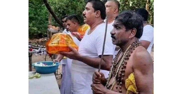 තැන දන්නෙ නෑ! රෝහිත අටපිරිකරකුත් අරන් දෙයියො වඳින්න ගිහිල්ලා! ඡන්දෙටද දන්නෙ නෑ!