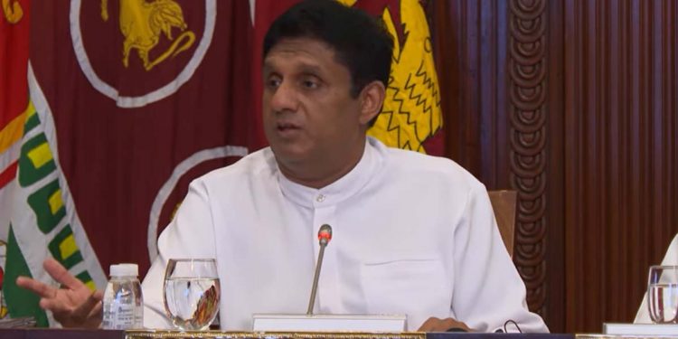 බලය බෙදන්න කියලා ජාතීන් අතර සමගිය ඇති කරන්න කියලා හිටිහැටියෙම ජනාධිපති කැඳවපු රැස්වීමට ගිය සජිත් ජාතිවාදය වපුරපු අයයි බලය ගන්න ගේම් ගහපු අයගෙයි මූණටම කරපු කතාව එළියට! කතාව කරනකොට බිම බලන් ඉන්න අයවත් හොඳට බලාගන්න! (VIDEO)