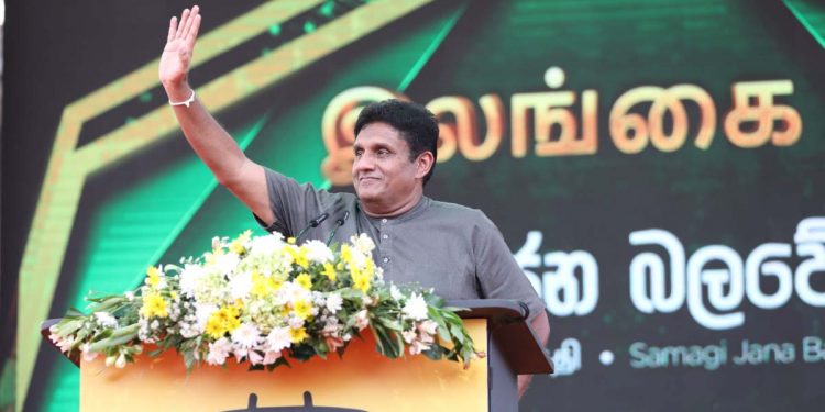 අද ආණ්ඩුවයි උනුත් එකයි මුනුත් එකයි කියපු අයයි සජබය විනාශ කරන්න බලන් ඉන්නවා! මේ සජිත් ප්රේමදාස ඉන්නකන් ඒකට ඉඩ තියන්නේ නෑ! මන්දිර කුමන්ත්රණ නැතිව පාරට බැහැලා ඡන්දය තියලා අපි බලමු ජනතාව ඉන්නේ කා එක්කද කියලා! ආණ්ඩුවට අභියෝග කරමින් ලක්ෂ සංඛ්යාත ජනතාවක් ඉදිරියේ අද කැම්බල් පිටියේ සජිත් කරපු කතාව මෙන්න! (VIDEO & PHOTOS)