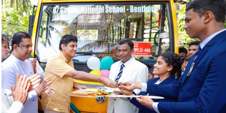 දරුවො සතුටු වෙයි! පුදුම වෙයි! උද්දාමයට පත්වෙයි! ගුරුවරු පින් දෙයි! ආශිර්වාද කරයි! විපක්ෂ නායක සජිත් තවත් බස් එකක් අරන් බෙන්තොට ඉස්කෝලෙකට යයි! (VIDEO & PHOTOS)