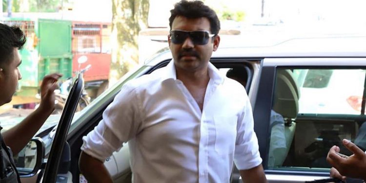 ජයන්ත සමරවීර ගහපු කේස් එකේ රස්නෙ යන්නත් කලින් තොණ්ඩමනුත් ගුරුවරයෙක්ට ගහලා!